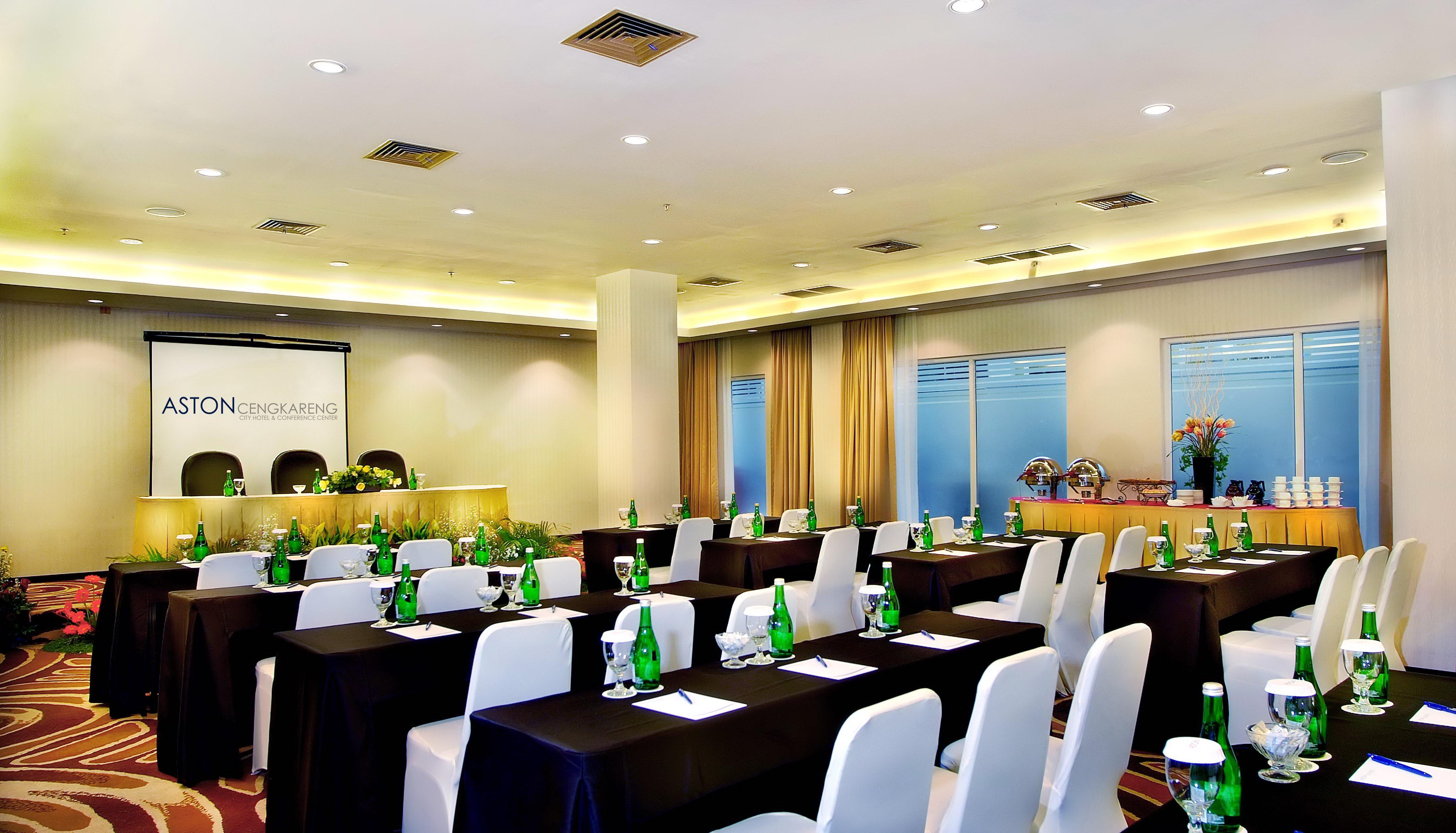 Royal Palm Hotel & Conference Center Cengkareng Jakarta Extérieur photo