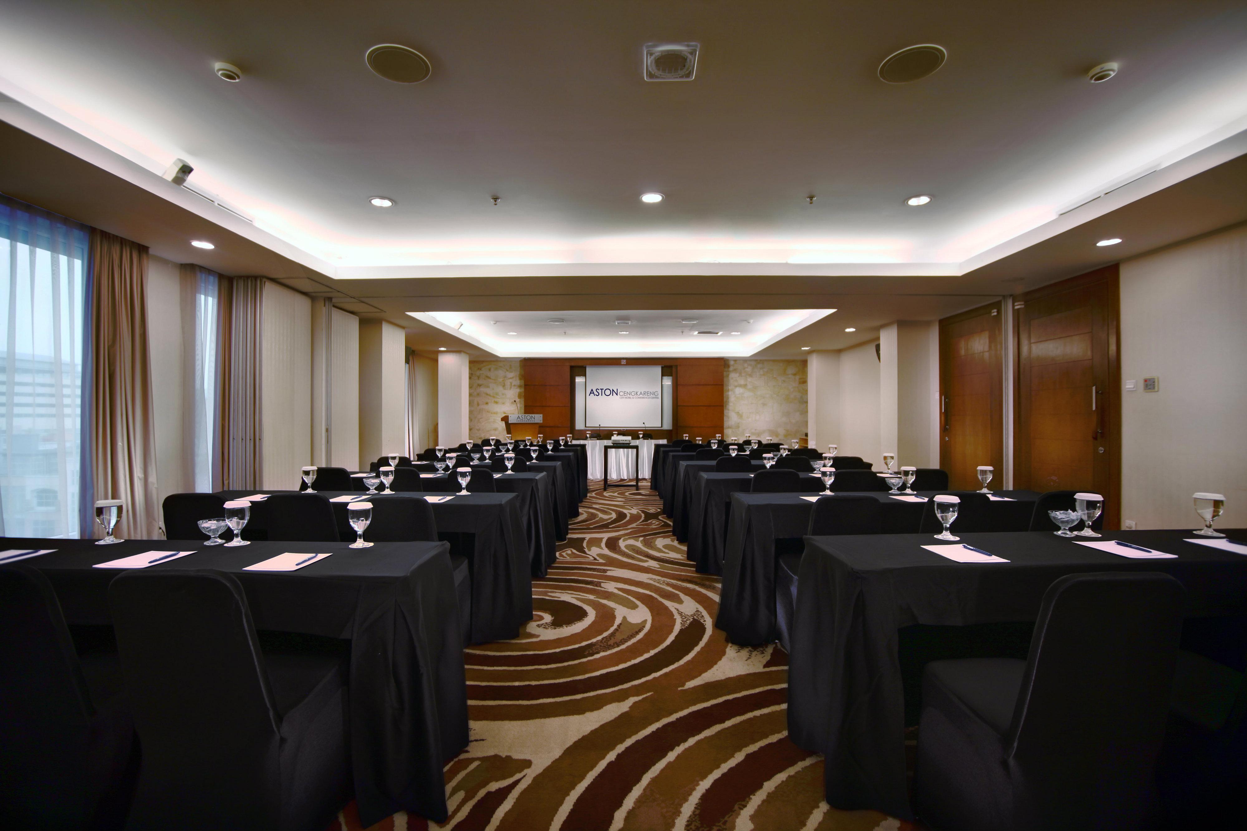Royal Palm Hotel & Conference Center Cengkareng Jakarta Extérieur photo