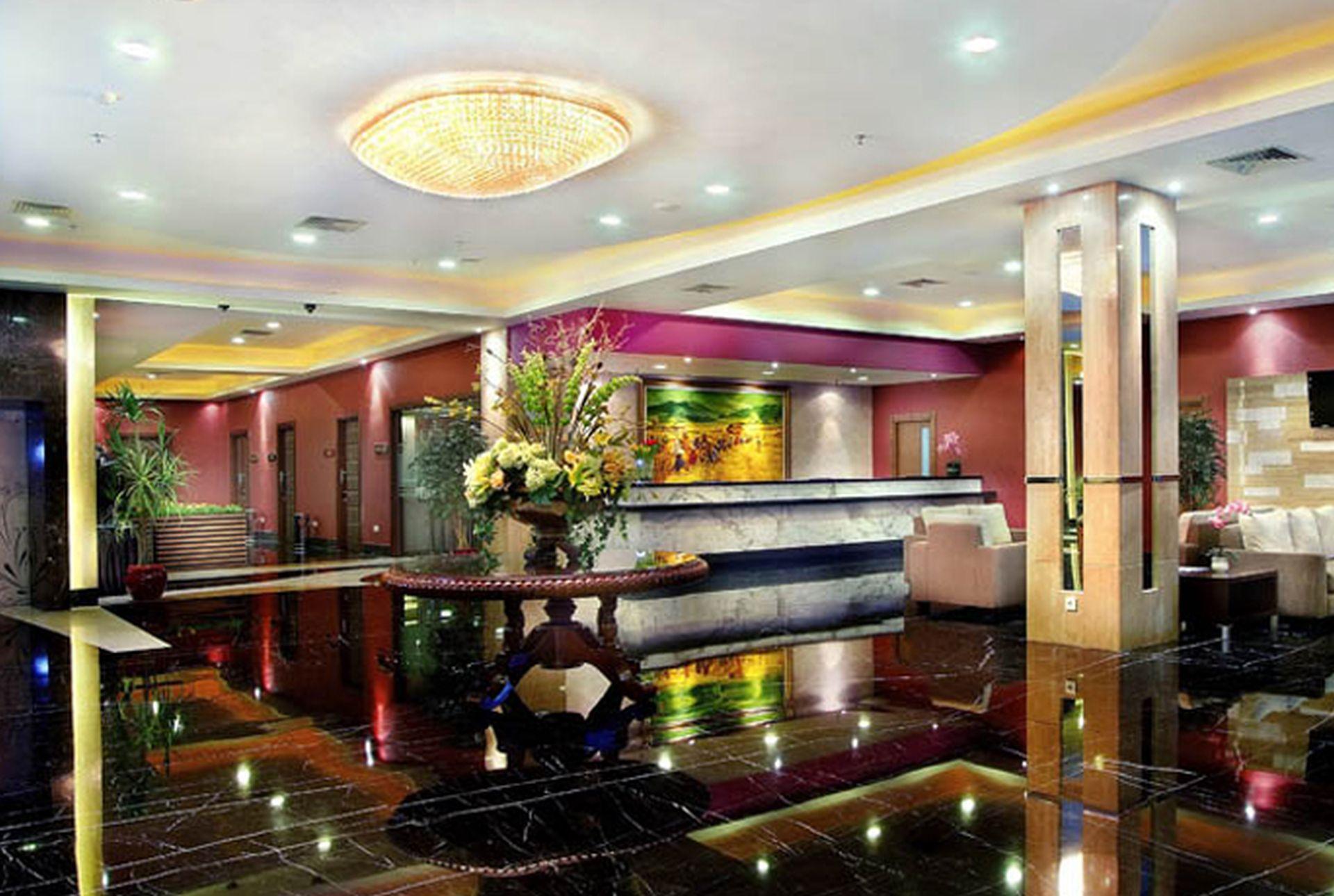 Royal Palm Hotel & Conference Center Cengkareng Jakarta Extérieur photo