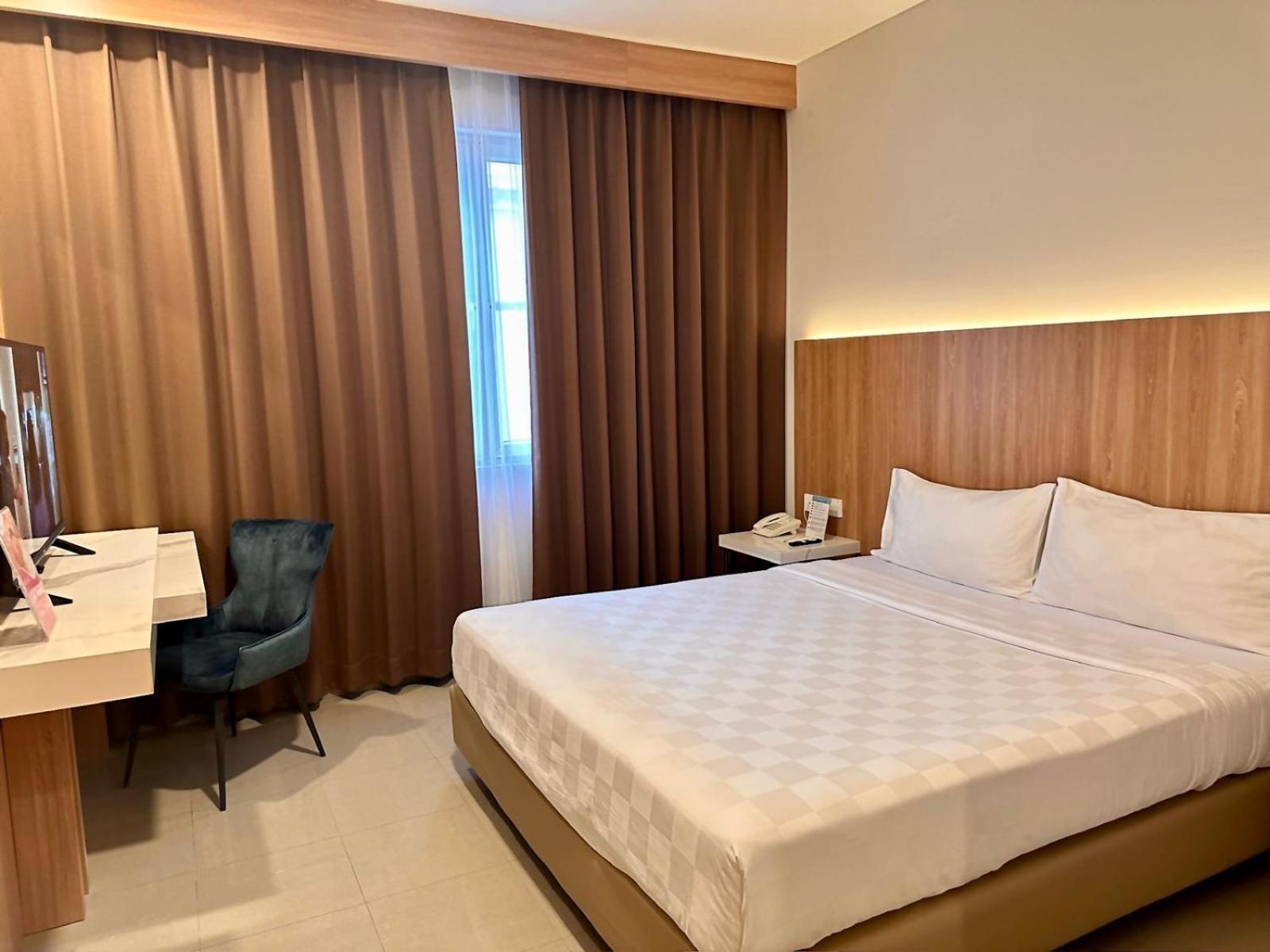 Royal Palm Hotel & Conference Center Cengkareng Jakarta Extérieur photo