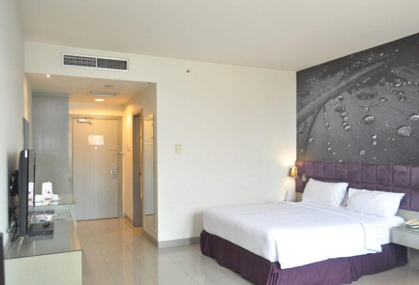 Royal Palm Hotel & Conference Center Cengkareng Jakarta Extérieur photo