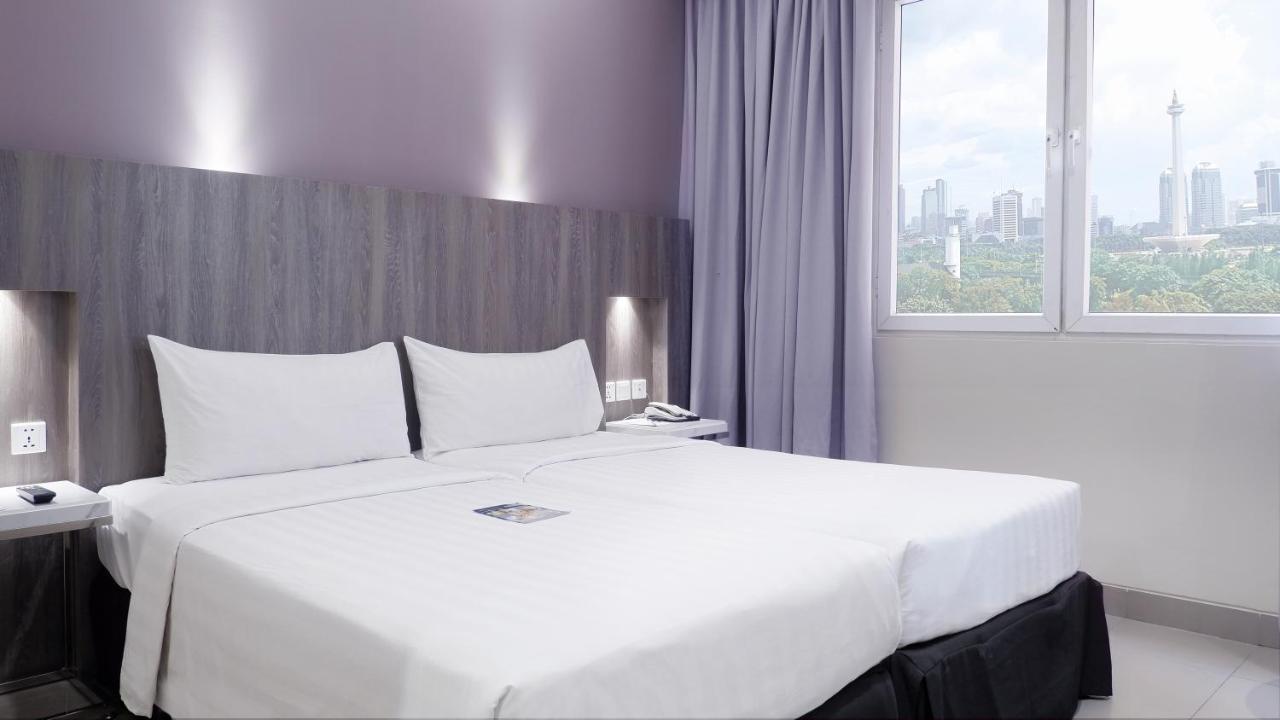 Royal Palm Hotel & Conference Center Cengkareng Jakarta Extérieur photo